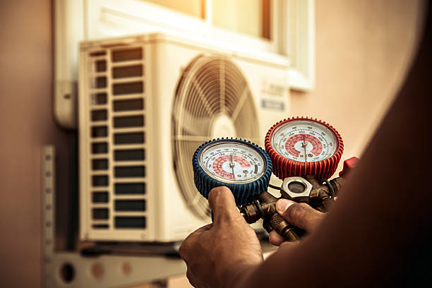 Professional Hvac technician working in Edgewater, FL